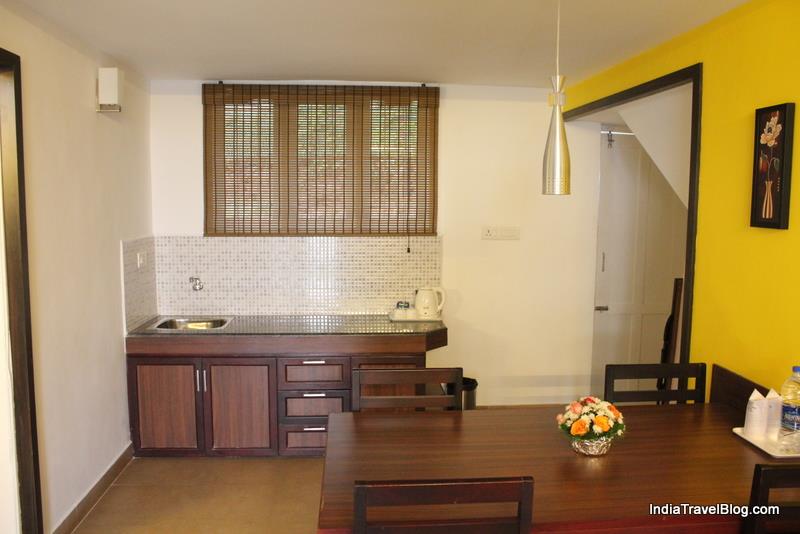 Kitchenette and Coffee table - Munnar Tea Country Resort