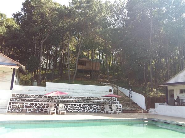 Orchid resort near Umiam lake - swimming pool