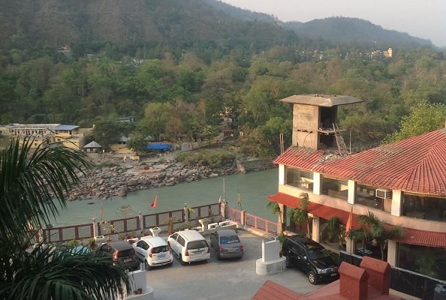 where to stay in rishikesh