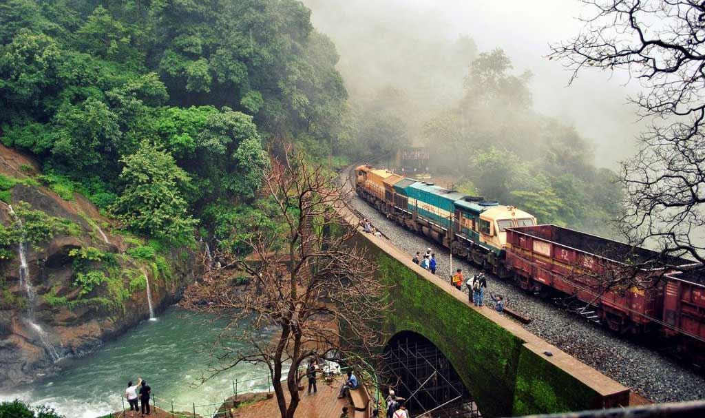 train passes in front of Dudhsagar falls Goa