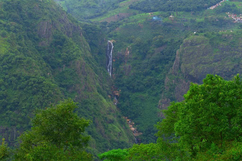 Catherine-falls-viewed-from-Dolphins-Nose.