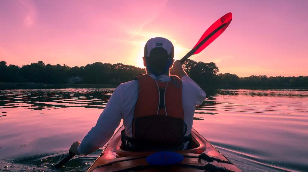 kayaking-canoeing-in-lake