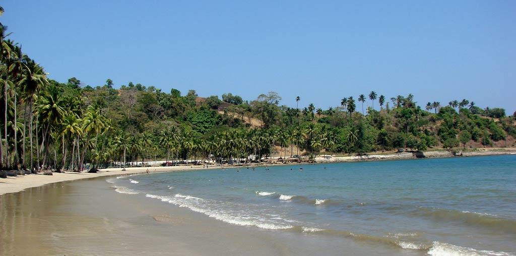 Gentle-waves-at-Corbyn-Cove-Beach-Port-Blair