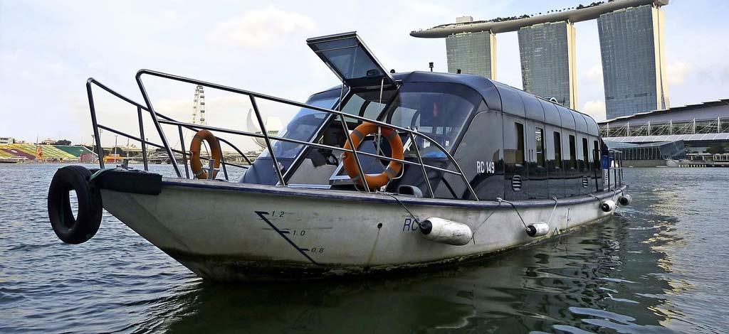 glass-boat-in-island