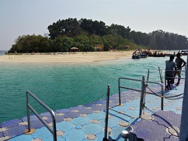 On the floating platform, moving from the ferry to the boat and see the beautiful island your destin