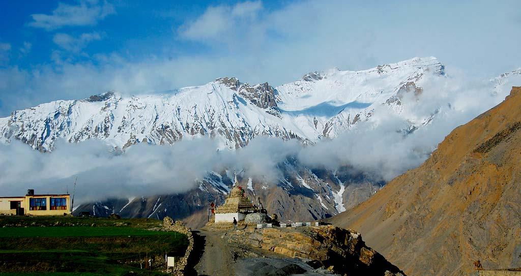 adventurous bike trip to the himalayas