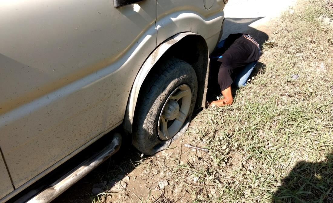 Goecha la trek day1 Clear indication of the road condition, Dena underneath trying to take the tyre 