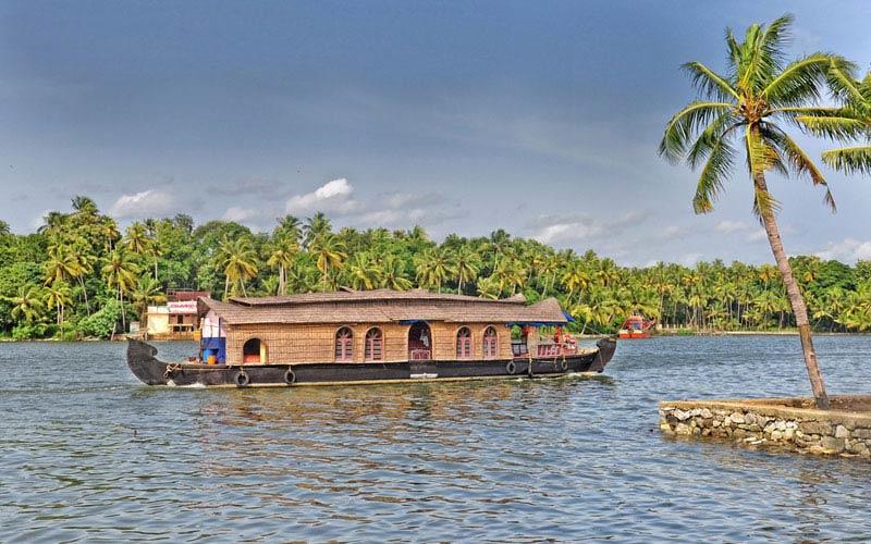 Ashtamudi-backwaters in kerala